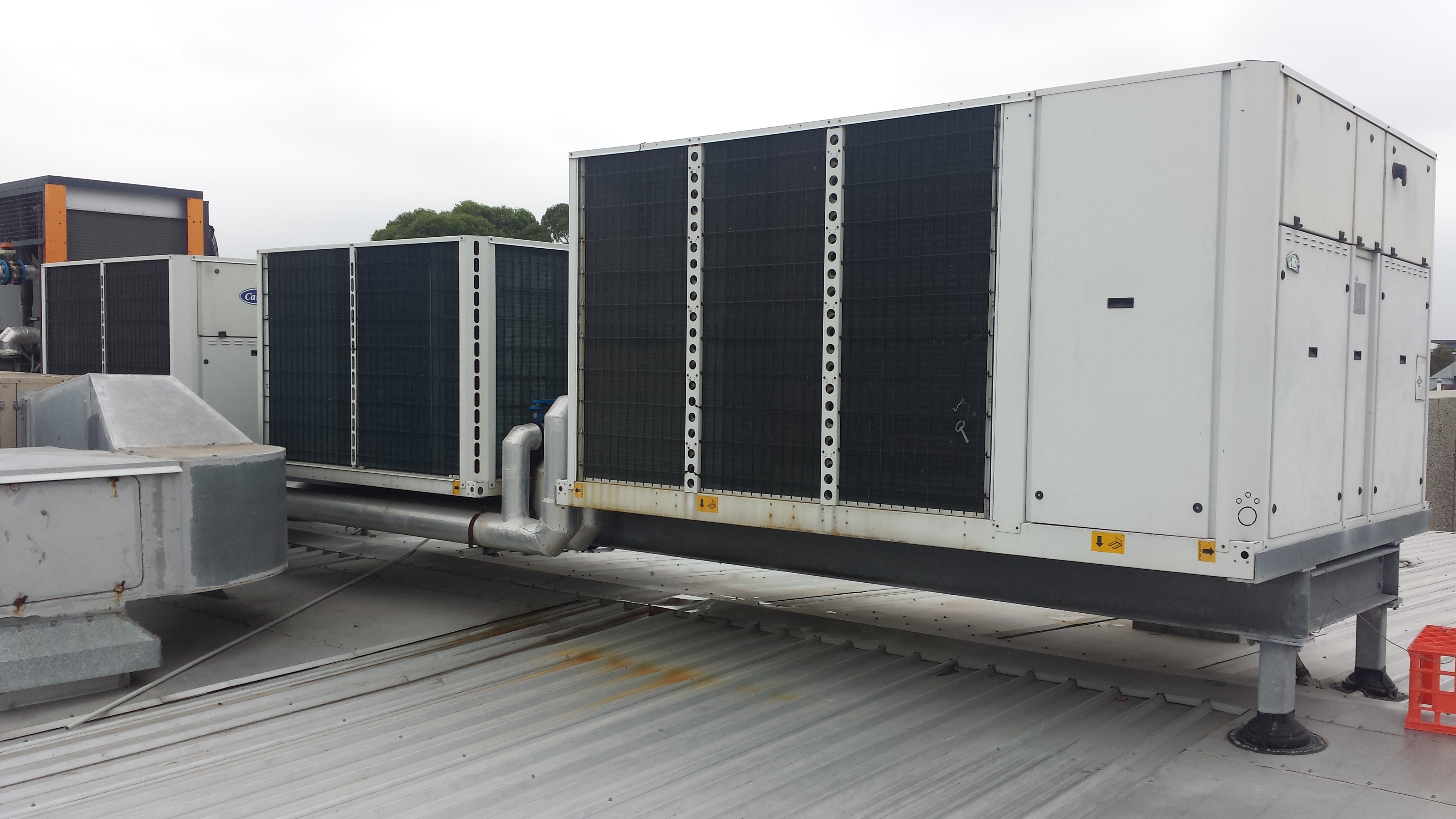 Air cooled chillers
